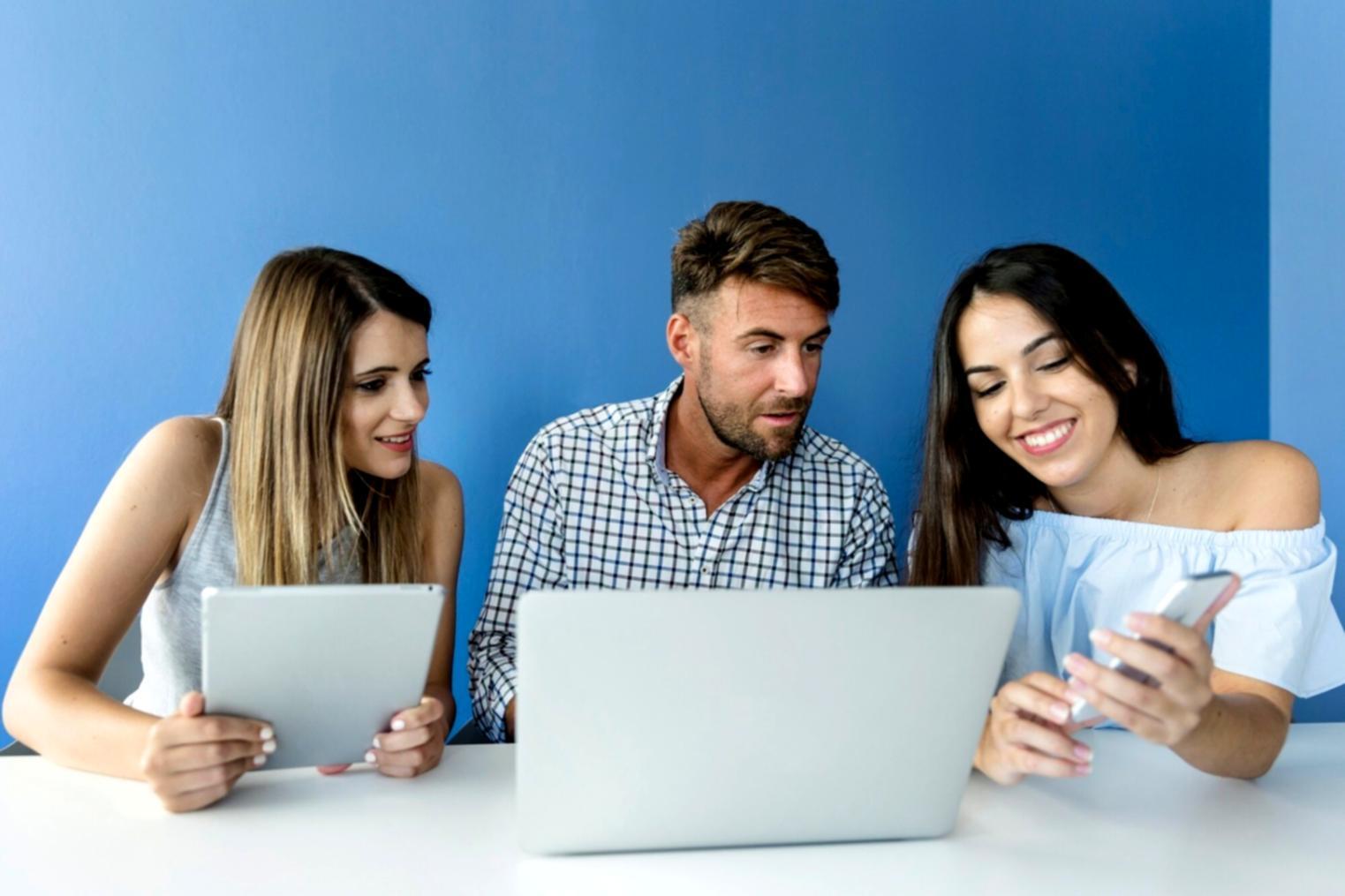 Verschlüsselungsprotokoll-Dokumentation auf professionellem Bildschirm